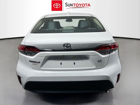 Used 2025 Toyota Corolla LE image 5