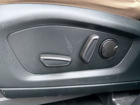 Used 2020 Ford Explorer XLT w/ Equipment Group 202A image 18