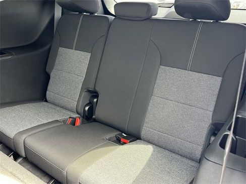 New 2025 GMC Acadia Elevation image 25