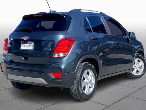 Used 2021 Chevrolet Trax LT w/ LT Convenience Package image 12