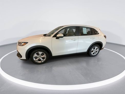 Used 2023 Honda HR-V LX image 3