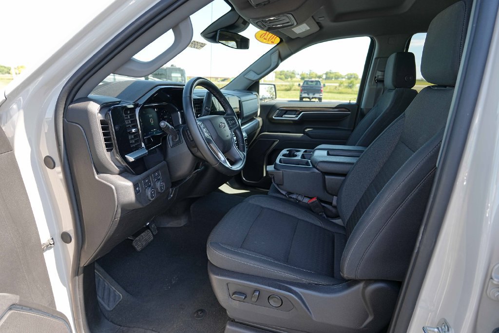 Used 2026 Chevrolet Silverado 1500 RST AWD/4WD image 17