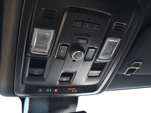 Used 2023 GMC Yukon SLT w/ SLT Premium Package AWD/4WD image 35