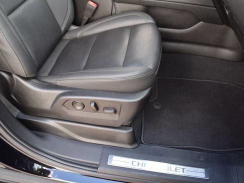 Used 2022 Chevrolet Suburban LT RWD image 52
