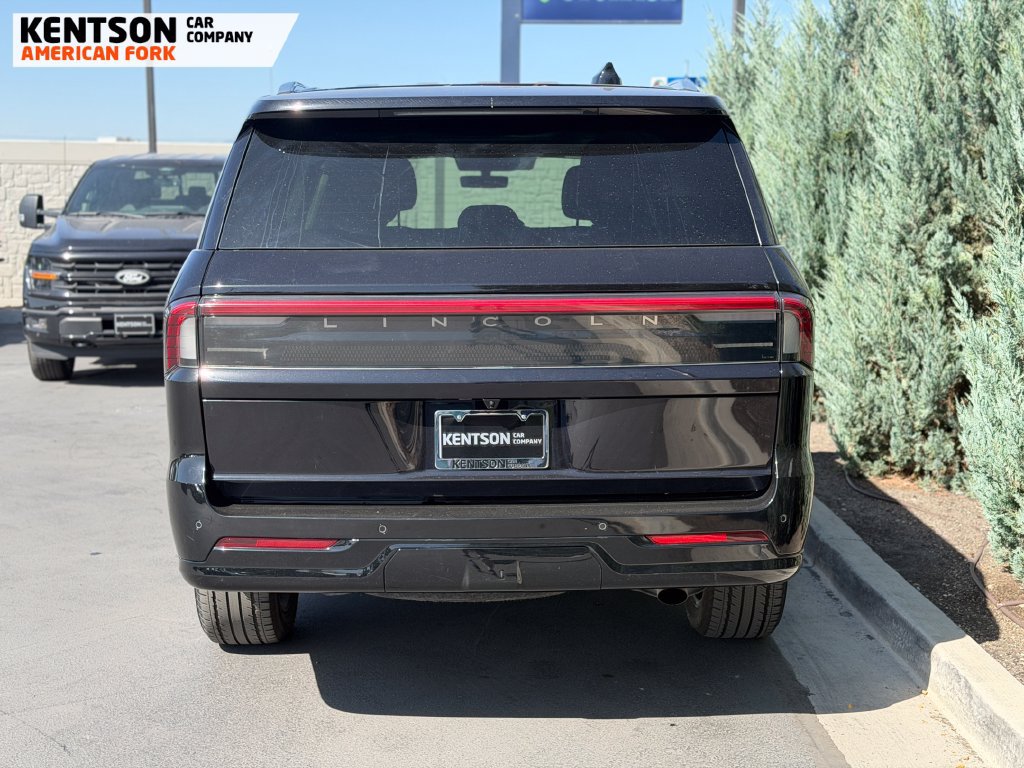 Used 2025 Lincoln Navigator Reserve AWD/4WD image 6