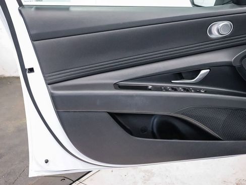 Used 2025 Hyundai Elantra SEL FWD image 22