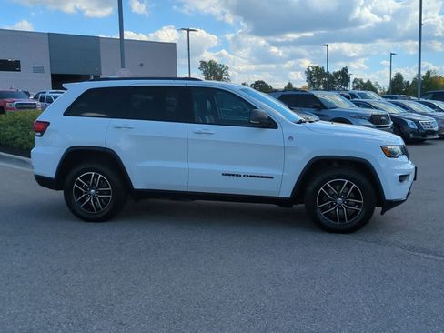 Used 2017 Jeep Grand Cherokee Trailhawk w/ Trailhawk Luxury Group image 9