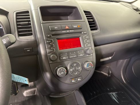 Used 2013 Kia Soul FWD image 16