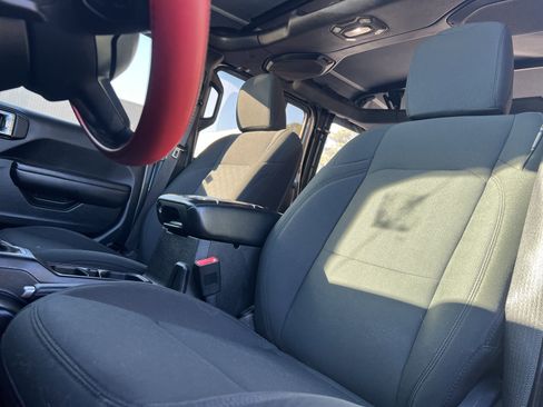 Used 2018 Jeep Wrangler Unlimited Sport image 2