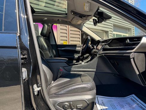 Used 2023 Jeep Grand Cherokee 4WD 4xe image 11