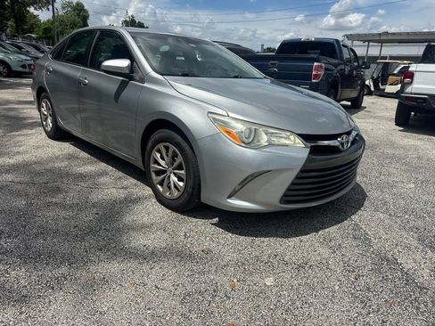 Used 2015 Toyota Camry LE FWD image 1