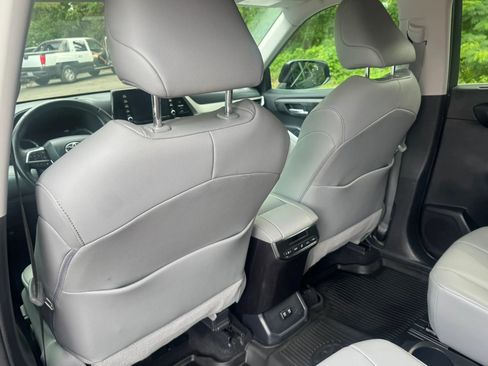 Used 2020 Toyota Highlander XLE FWD image 26
