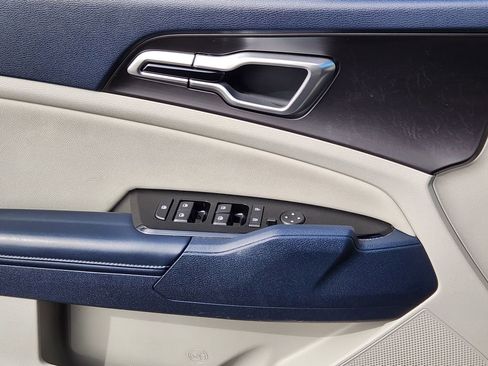 Used 2023 Kia Sportage EX image 13