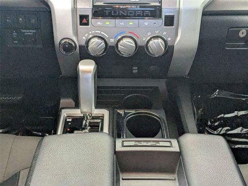 Used 2017 Toyota Tundra SR5 w/ SR5 Upgrade Package AWD/4WD image 39
