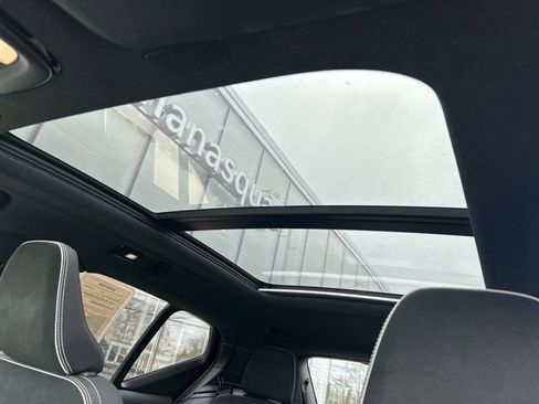 Certified 2025 Volvo XC40 B5 Plus image 26