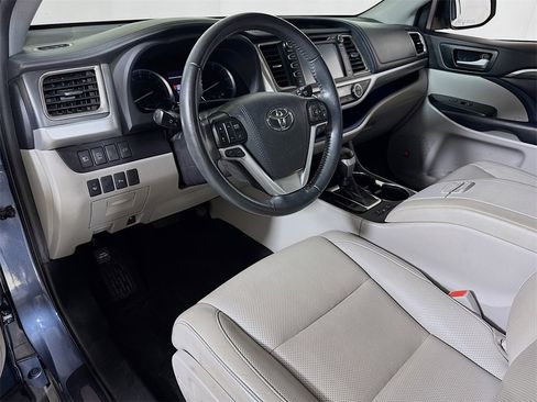 Used 2019 Toyota Highlander Limited image 7