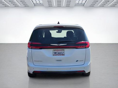 Used 2024 Chrysler Pacifica Limited FWD image 5