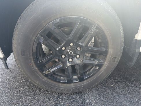 Used 2022 Chevrolet Silverado 1500 Custom image 3