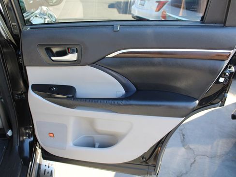 Used 2015 Toyota Highlander Limited Platinum AWD/4WD image 23