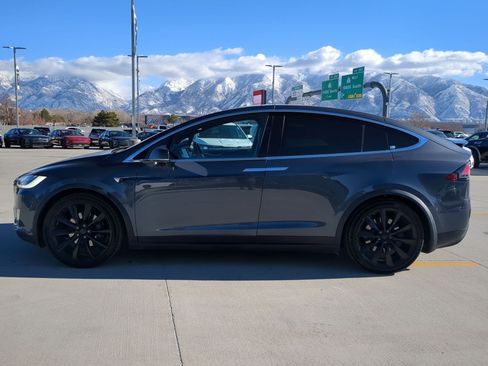 Used 2018 Tesla Model X 75D image 2
