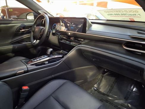 Certified 2025 Toyota Crown Signia image 24