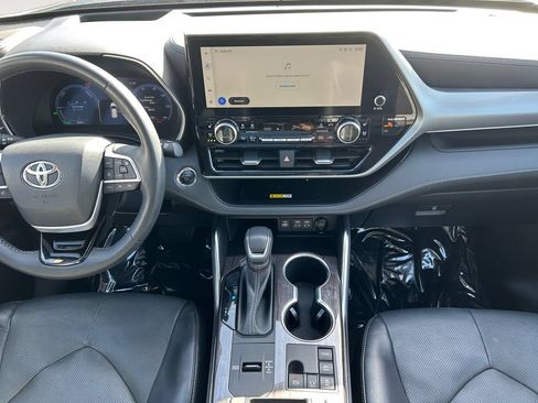Used 2023 Toyota Highlander Platinum AWD/4WD image 12
