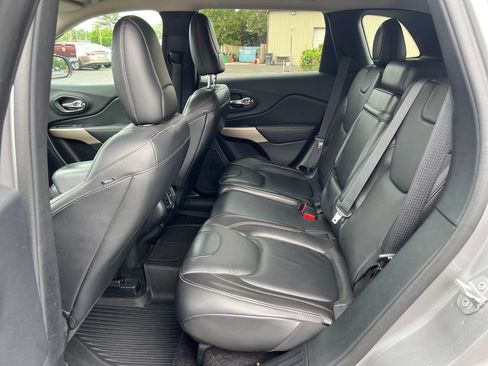 Used 2018 Jeep Cherokee Limited FWD image 14