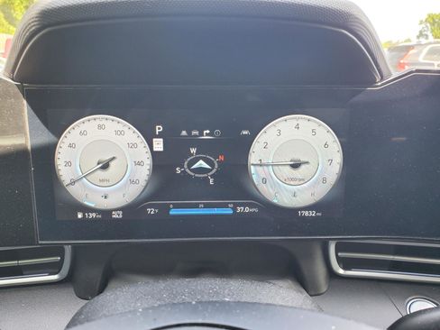 Used 2024 Hyundai Elantra Limited FWD image 27