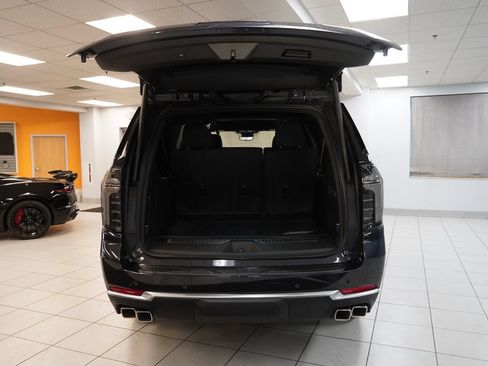 New 2026 Chevrolet Suburban High Country AWD/4WD image 10