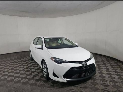 Used 2018 Toyota Corolla LE FWD image 1