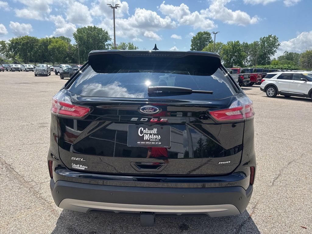 Used 2024 Ford Edge SEL w/ Convenience Package AWD/4WD image 3