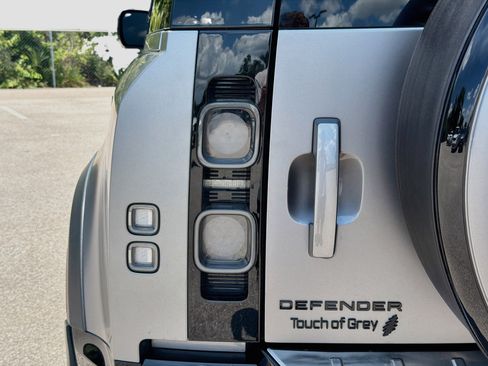 Used 2023 Land Rover Defender 110 X AWD/4WD image 10