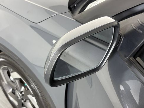 Used 2025 Hyundai Venue SEL FWD image 13