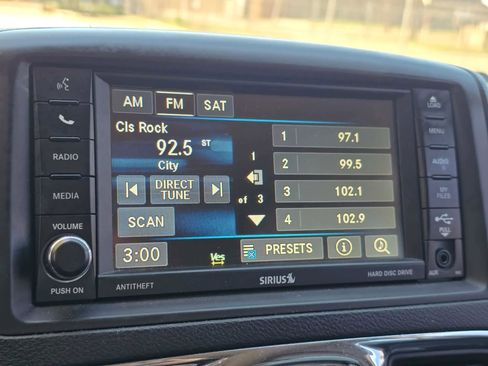 Used 2013 Chrysler Town & Country Touring-L w/ Entertainment Group #2 image 26