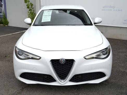 Used 2017 Alfa Romeo Giulia AWD image 5