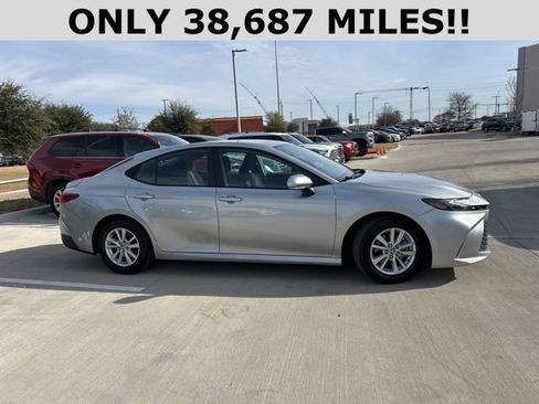 Used 2025 Toyota Camry LE image 2