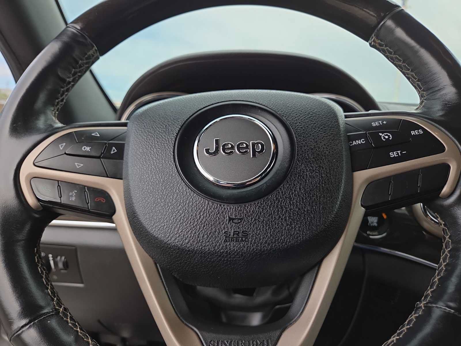 Used 2014 Jeep Grand Cherokee Overland AWD/4WD image 23