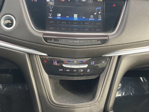 Used 2018 Cadillac XT5 Luxury image 12