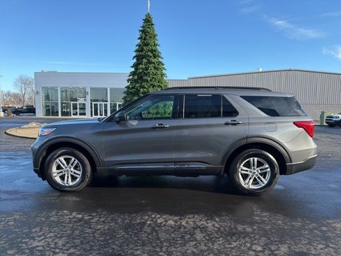 Used 2022 Ford Explorer XLT image 4