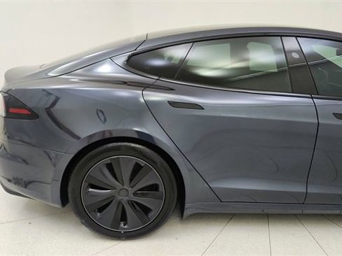 Used 2025 Tesla Model S image 12