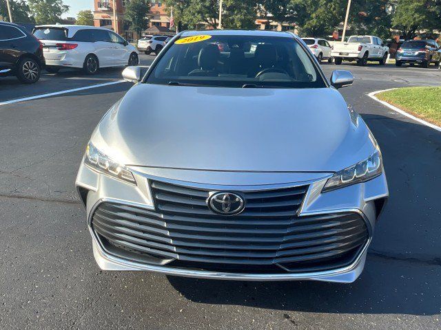 Used 2019 Toyota Avalon XLE w/ Moonroof Package FWD image 2