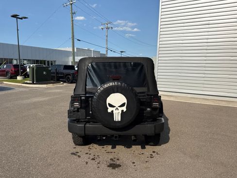 Used 2009 Jeep Wrangler Unlimited X w/ 32" Tire & Wheel Group AWD/4WD image 4