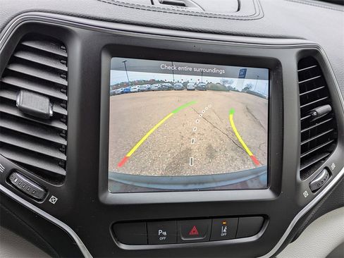 Used 2021 Jeep Cherokee Latitude Lux w/ Comfort/Convenience Group image 23