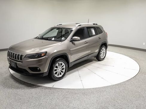 Used 2019 Jeep Cherokee Latitude w/ Popular Appearance Group AWD/4WD image 30
