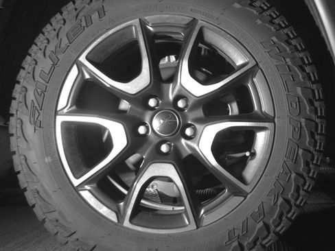 Used 2025 Jeep Compass Trailhawk AWD/4WD image 18