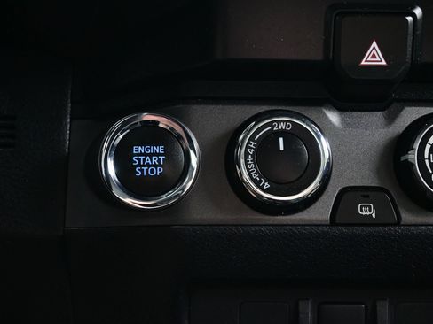 Used 2020 Toyota Tacoma TRD Off-Road AWD/4WD image 22
