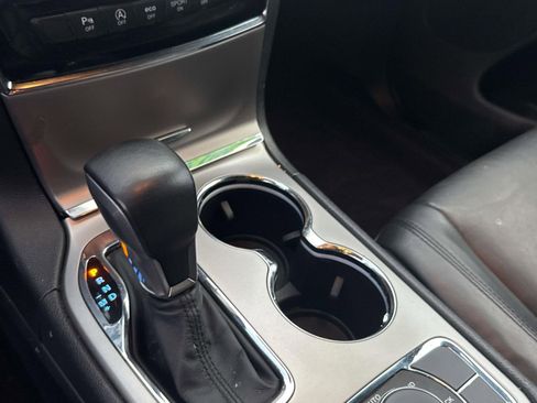 Used 2019 Jeep Grand Cherokee Limited w/ Trailer Tow Group IV image 19