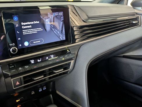 Used 2025 Toyota Camry SE image 15