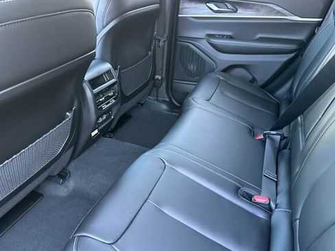 New 2025 Jeep Grand Cherokee Limited image 9