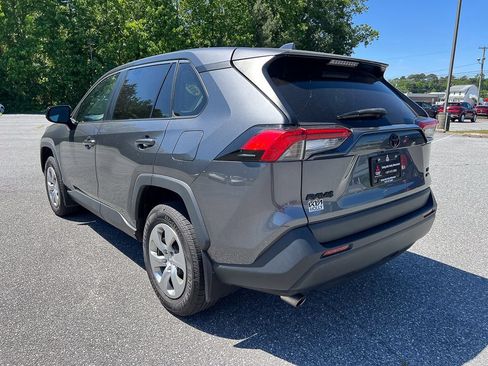 Used 2022 Toyota RAV4 LE AWD/4WD image 3